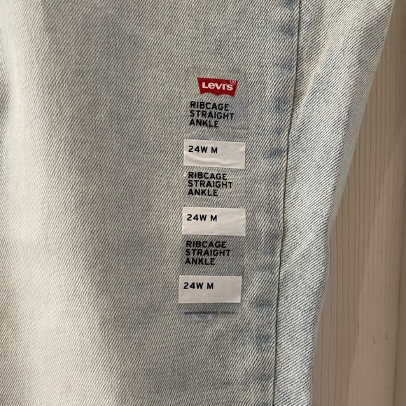 Woman’s straight jeans - Picture 2 of 7